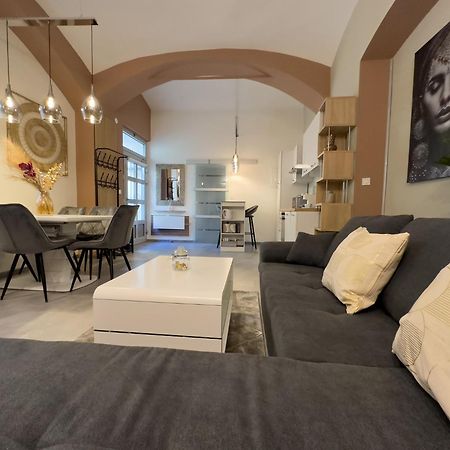 Apartments Adamas 첼레 외부 사진