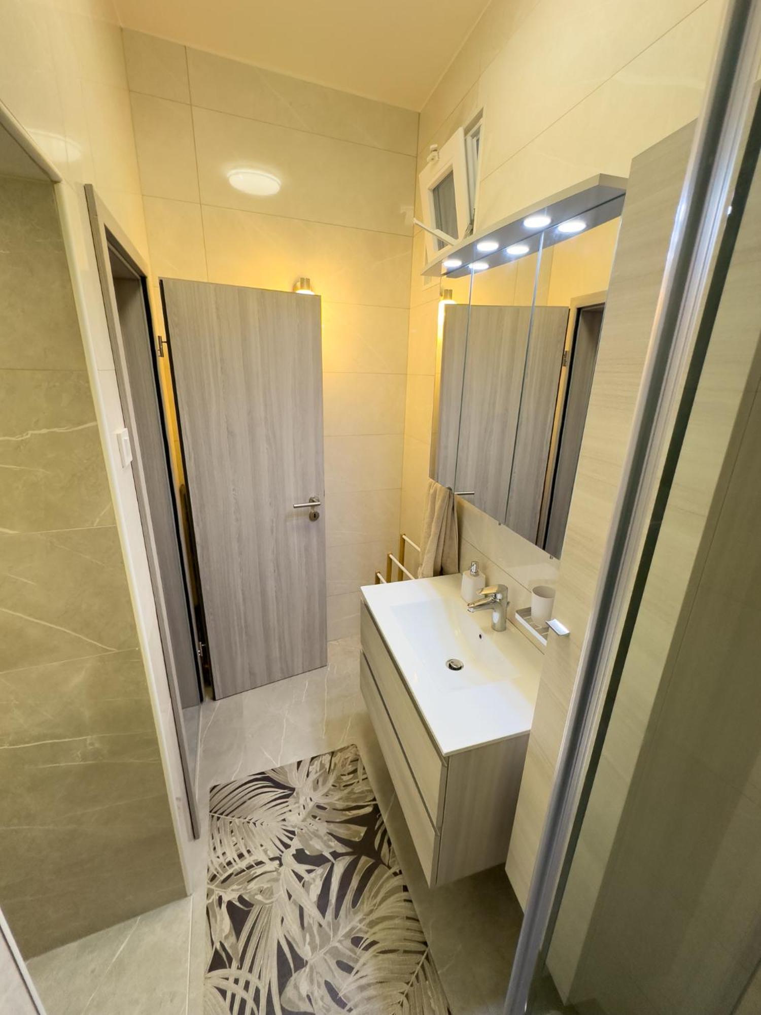 Apartments Adamas 첼레 외부 사진