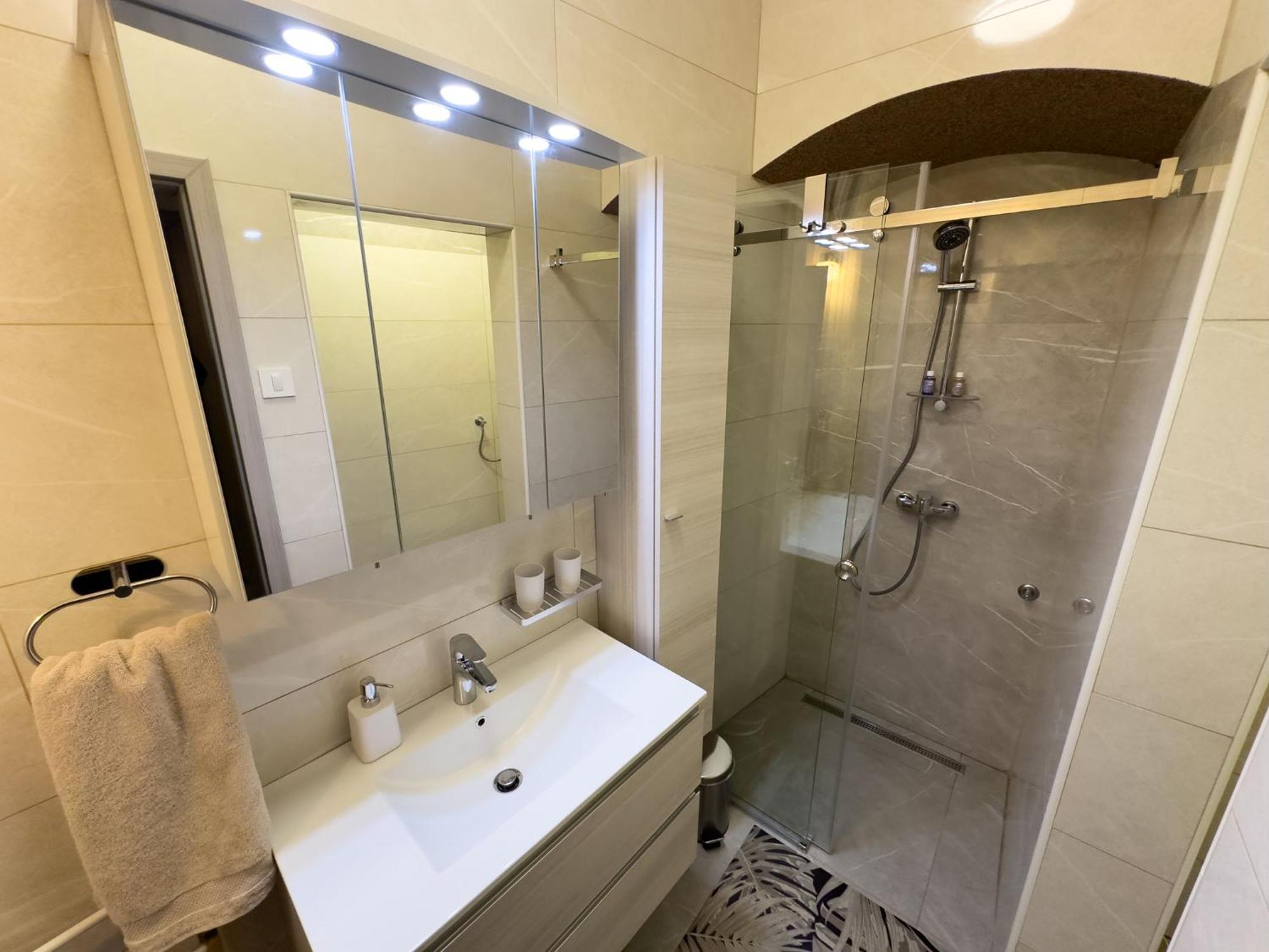 Apartments Adamas 첼레 외부 사진